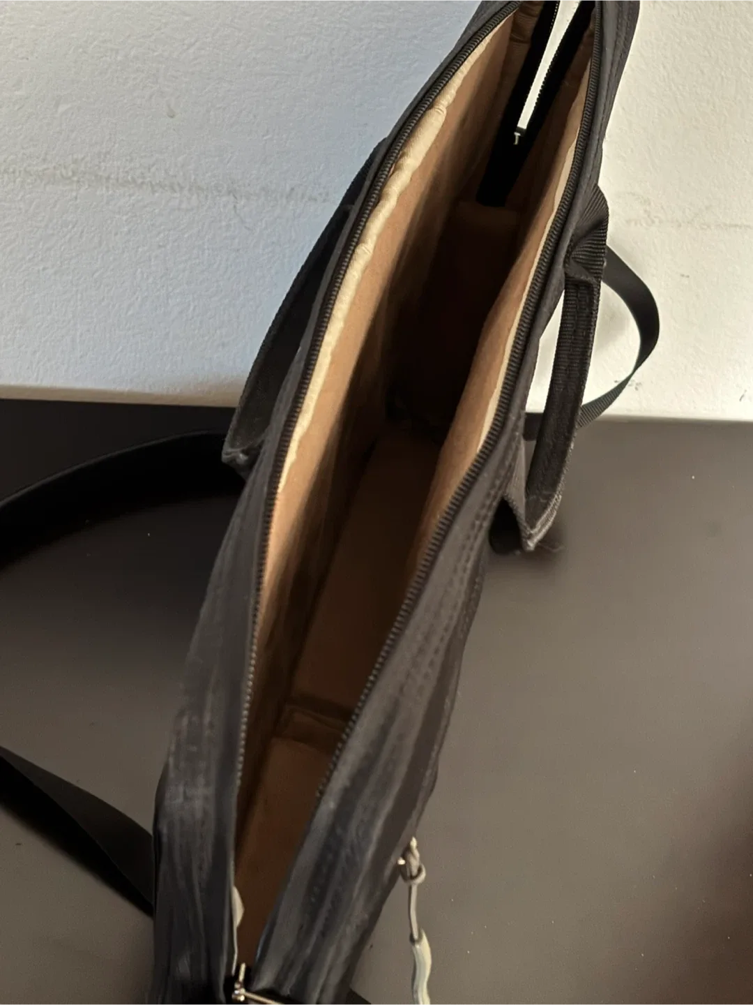 Mountain Equipment Co-op Black Laptop Bag image indicator(3)