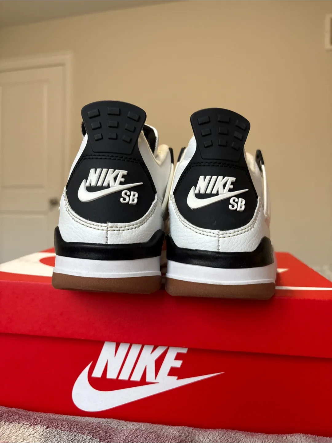Nike Air Jordan 4 SB White US 8.5 image indicator(4)