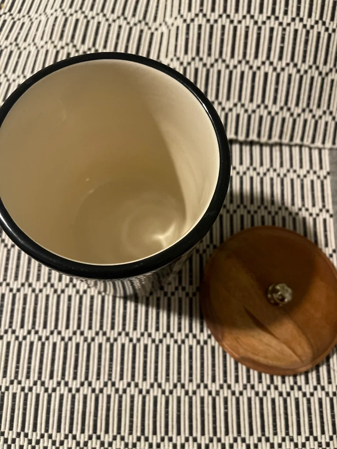 Striped Ceramic Jar with Wooden Lid image indicator(2)