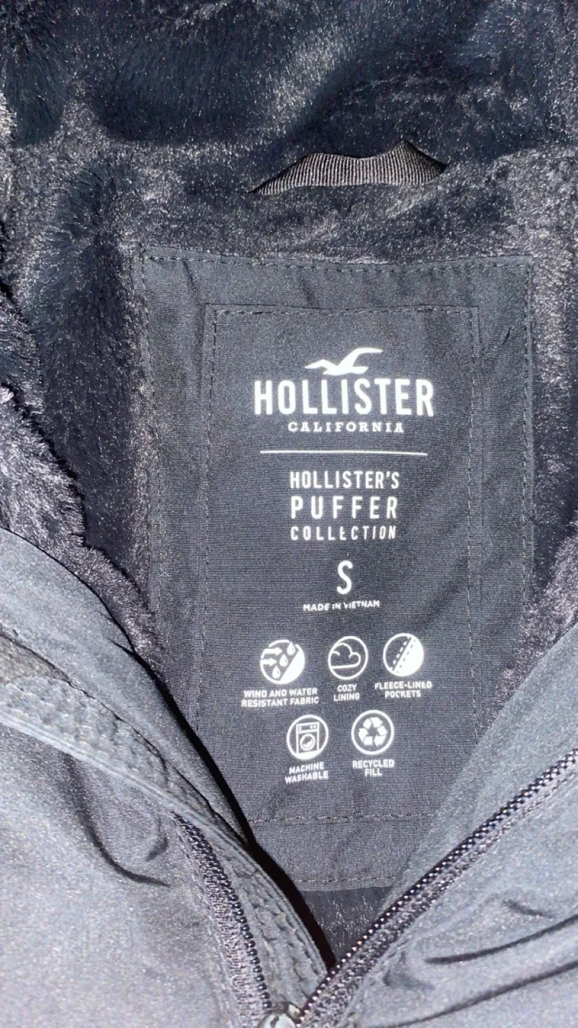 Hollister Puffer Jacket - Size S image indicator(2)