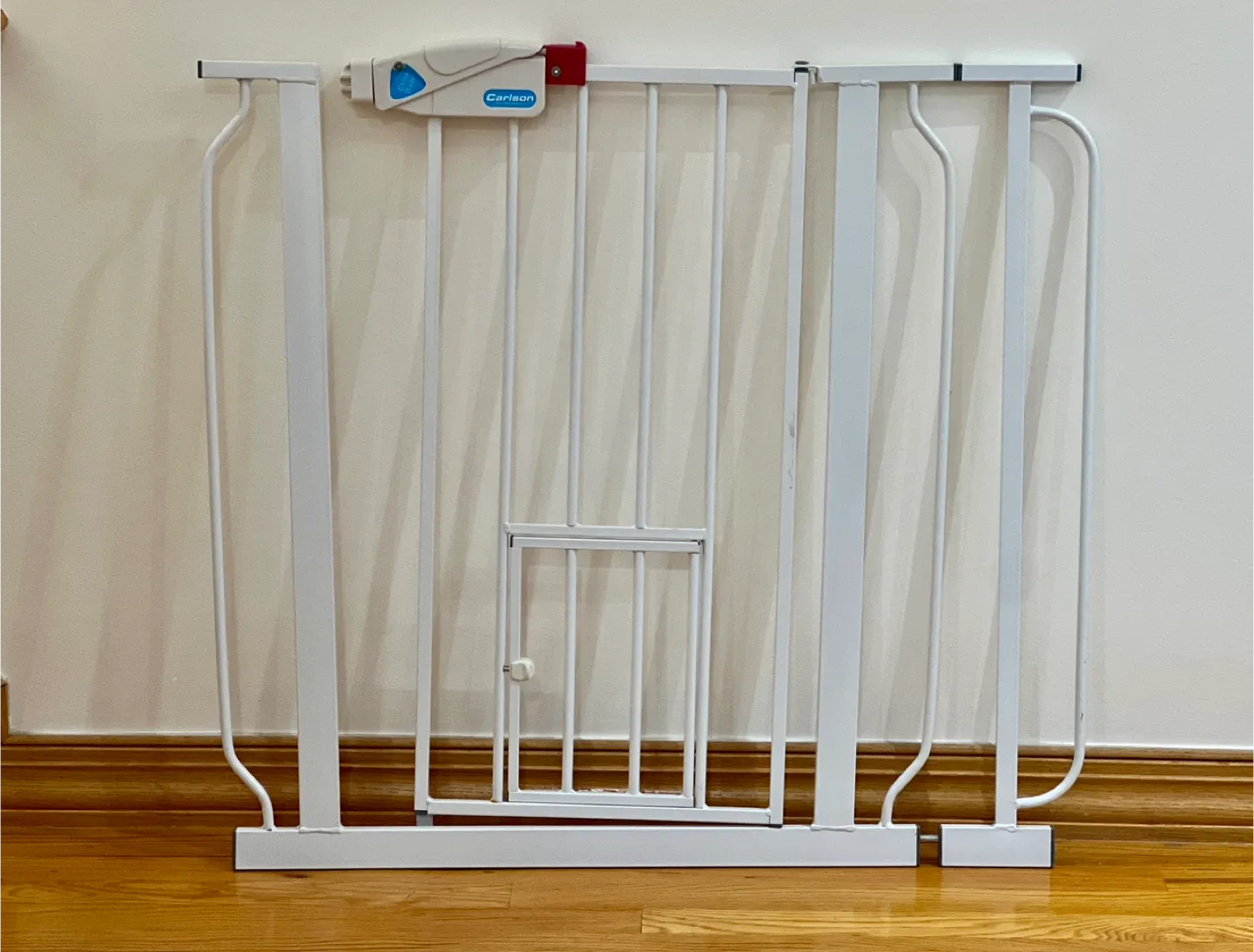 White Baby/pet Gate image indicator(2)