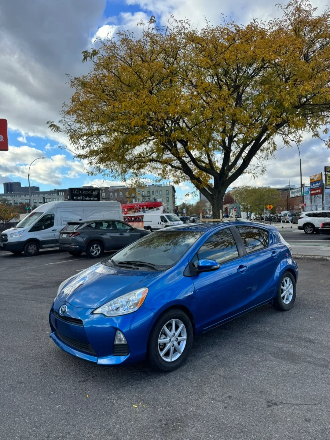 2012 Toyota Prius C Hatchback image indicator(2)