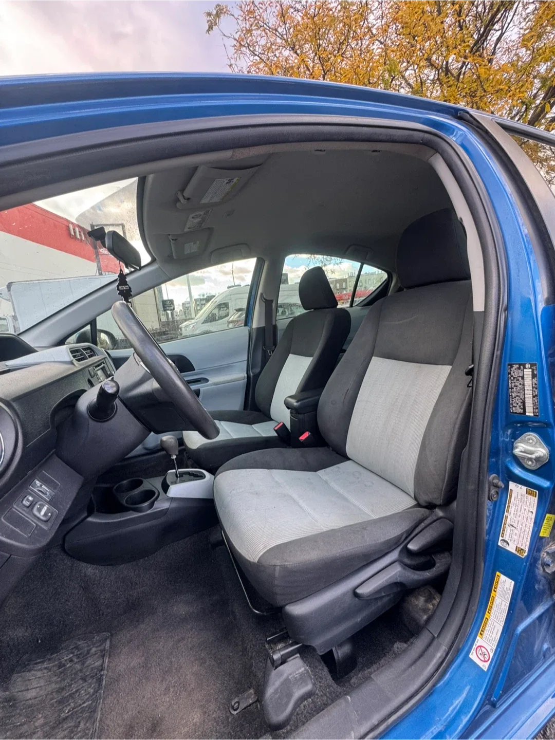 2012 Toyota Prius C Hatchback image indicator(7)