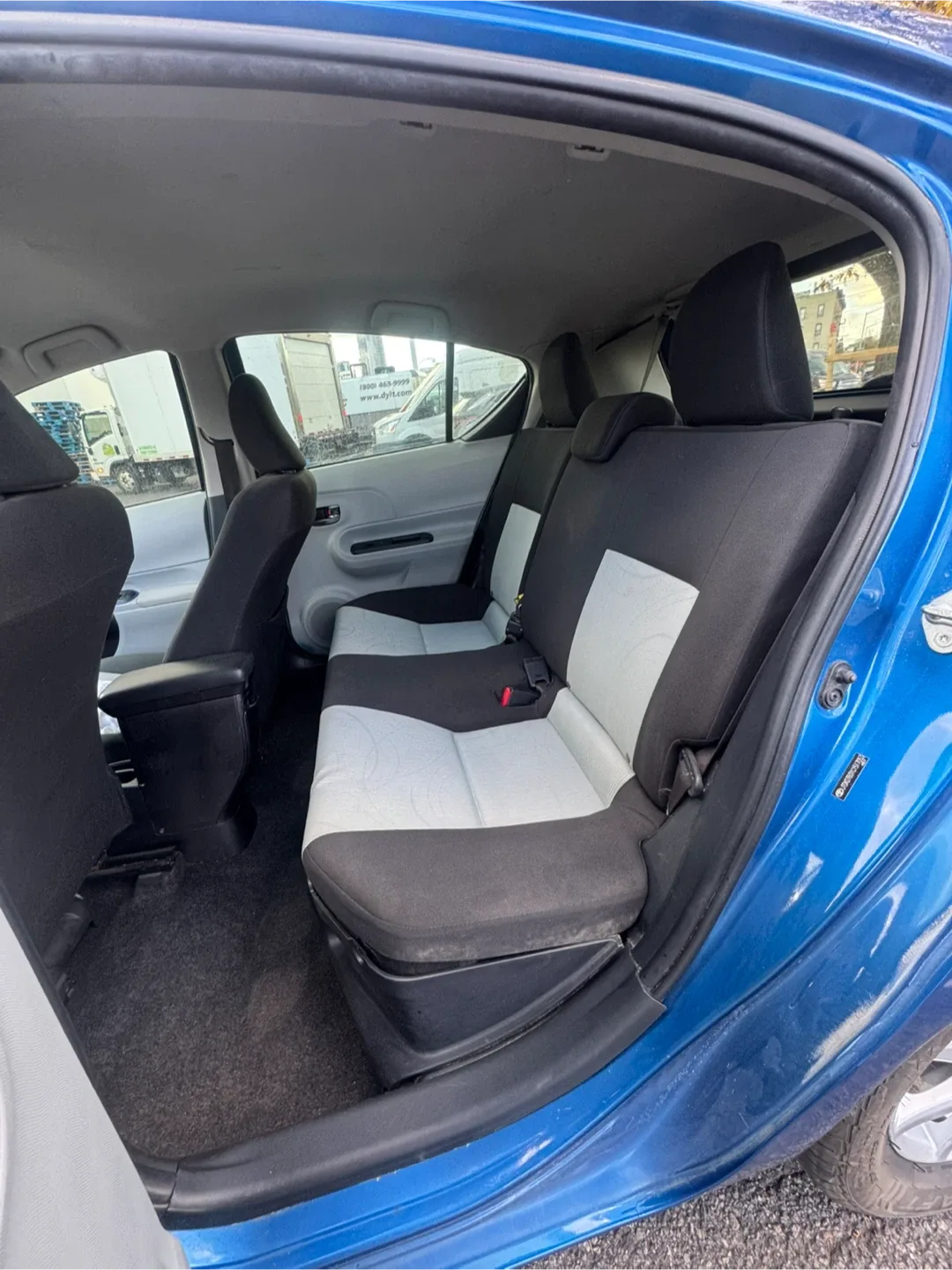 2012 Toyota Prius C Hatchback image indicator(8)