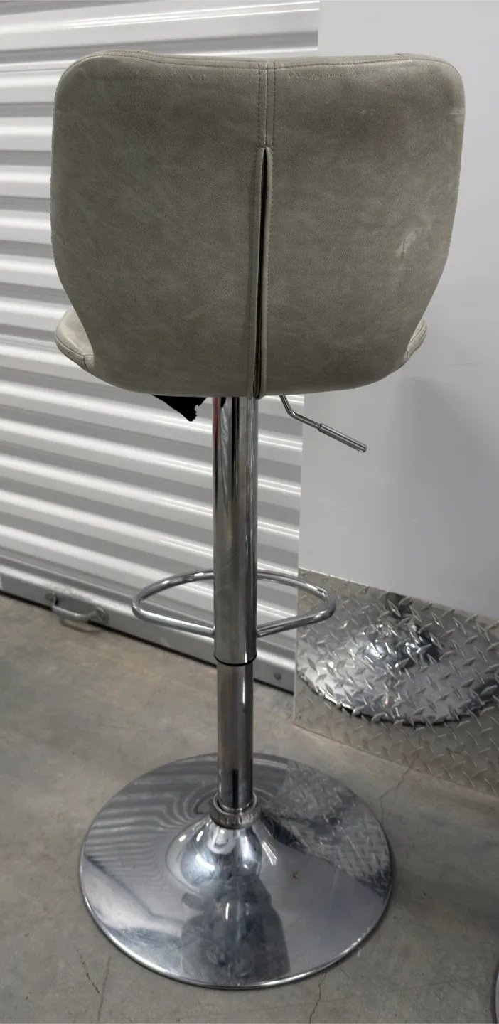 Set of 3 Adjustable Height Bar Stools image indicator(6)