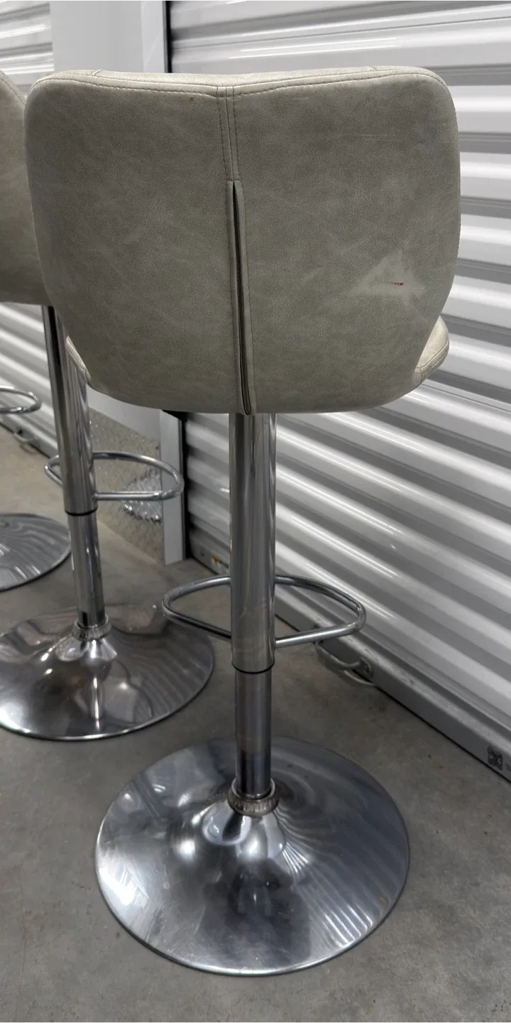 Set of 3 Adjustable Height Bar Stools image indicator(4)