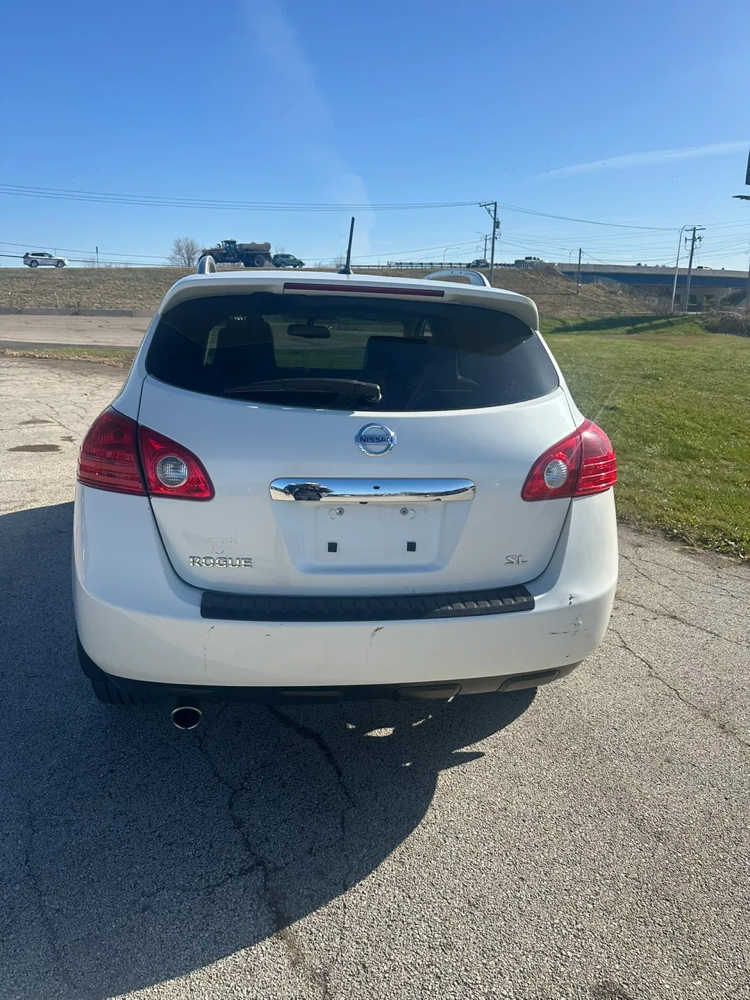 Nissan Rogue SUV - White image indicator(4)