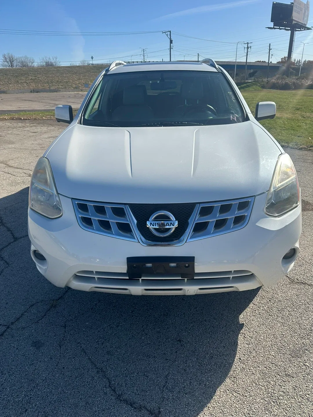 Nissan Rogue SUV - White image indicator(3)