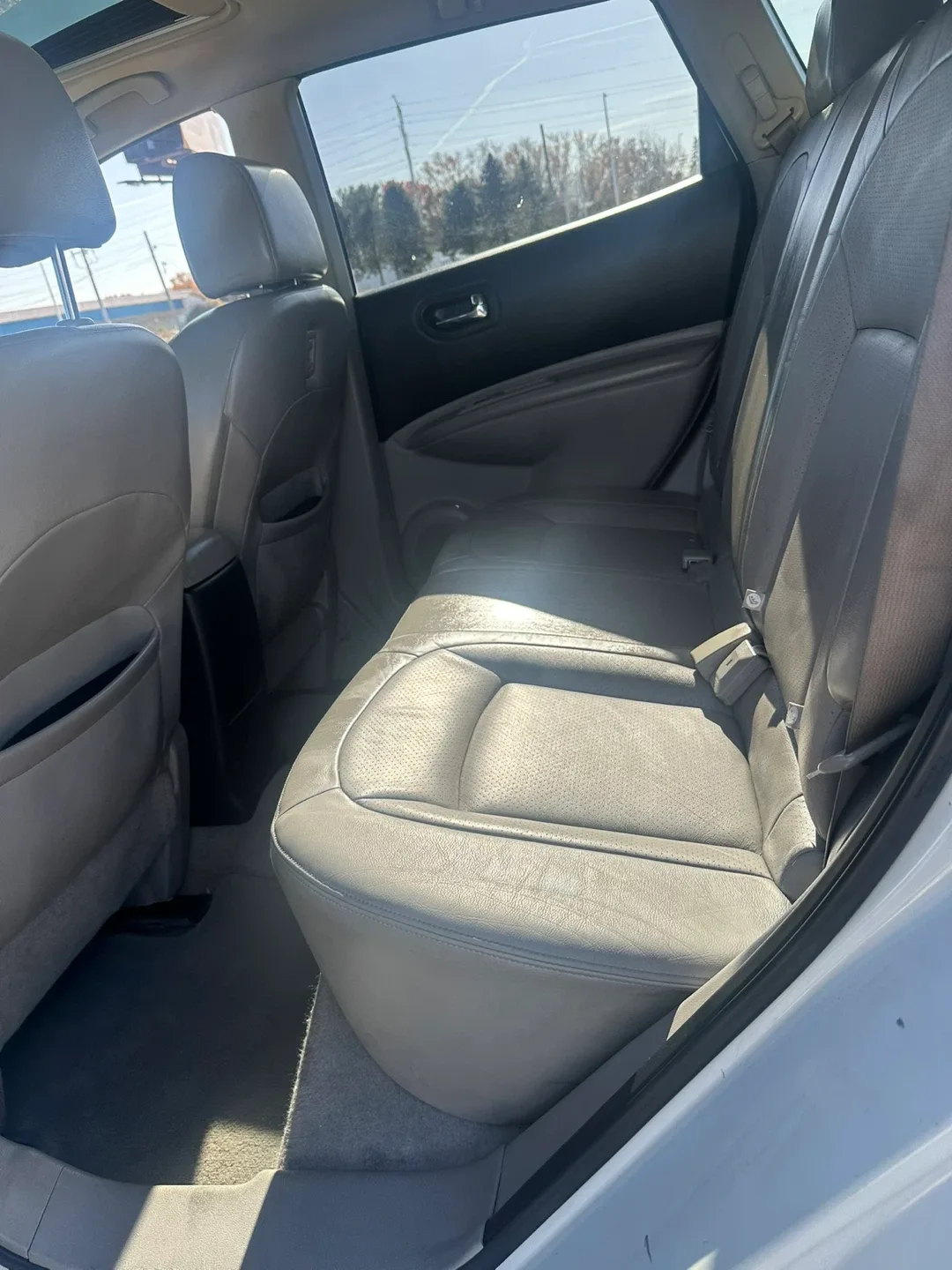 Nissan Rogue SUV - White image indicator(8)