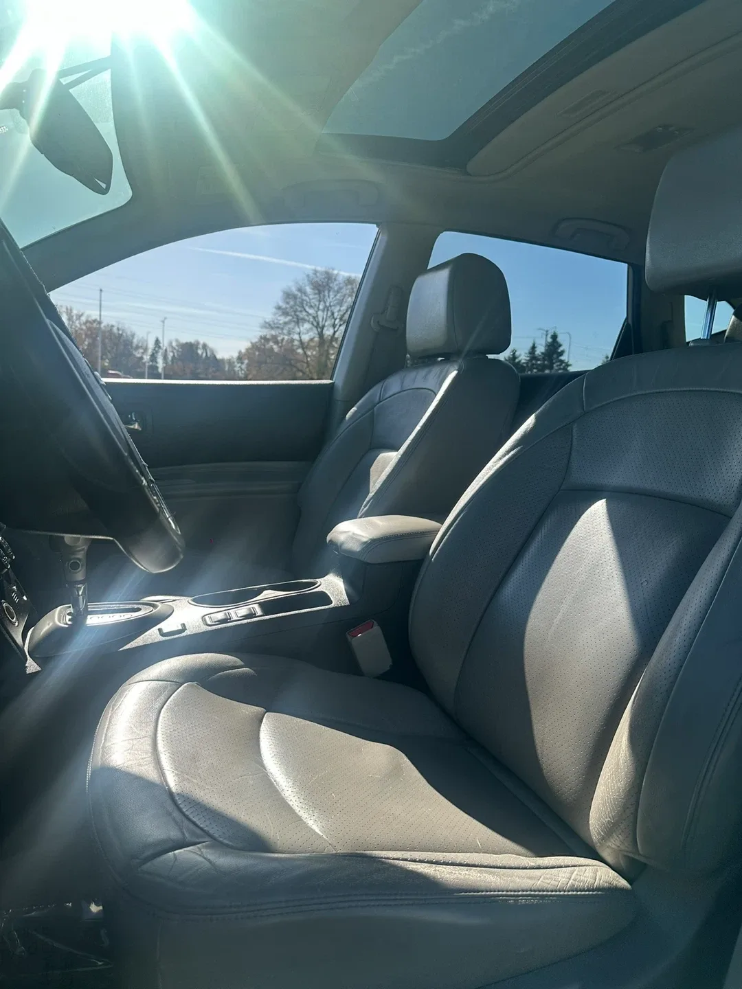 Nissan Rogue SUV - White image indicator(9)