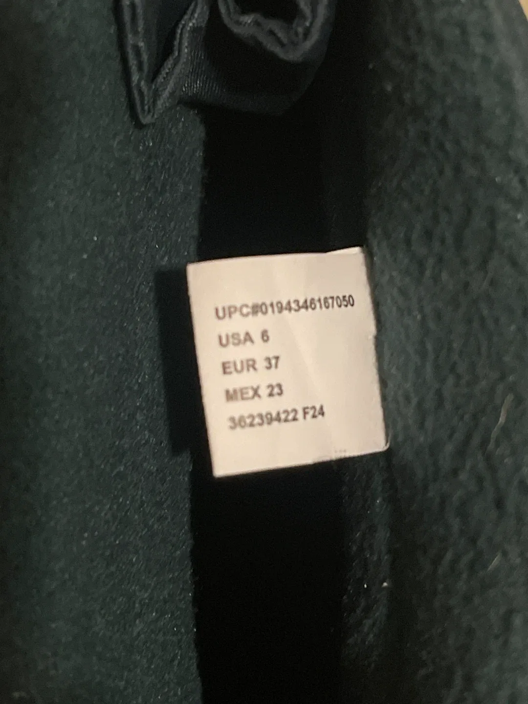 Ozark Trail Puffer Booties - Women's Size 6 - New! image indicator(4)