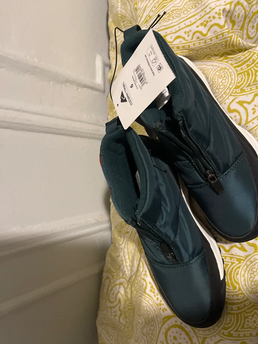 Ozark Trail Puffer Booties - Women's Size 6 - New! image indicator(2)