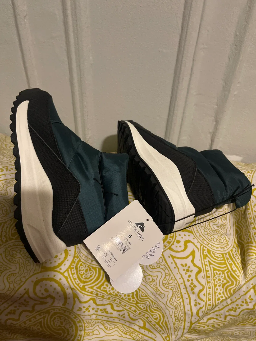 Ozark Trail Puffer Booties - Women's Size 6 - New! image indicator(3)