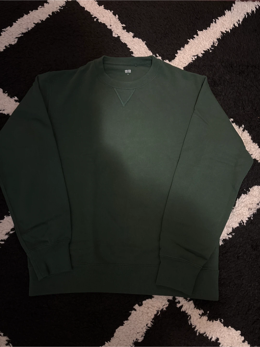 Uniqlo Crew Neck Long Sleeve Shirt - Green