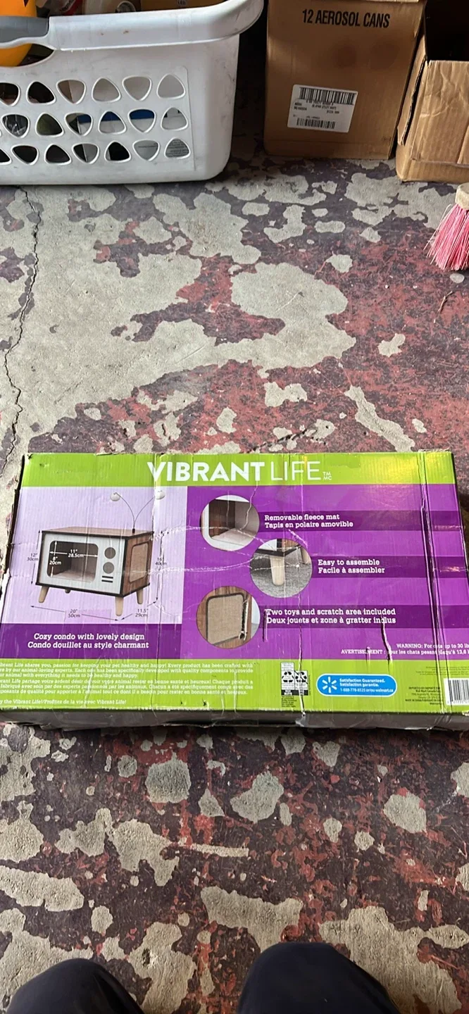 Vibrant Life Retro TV Cat Condo image indicator(2)