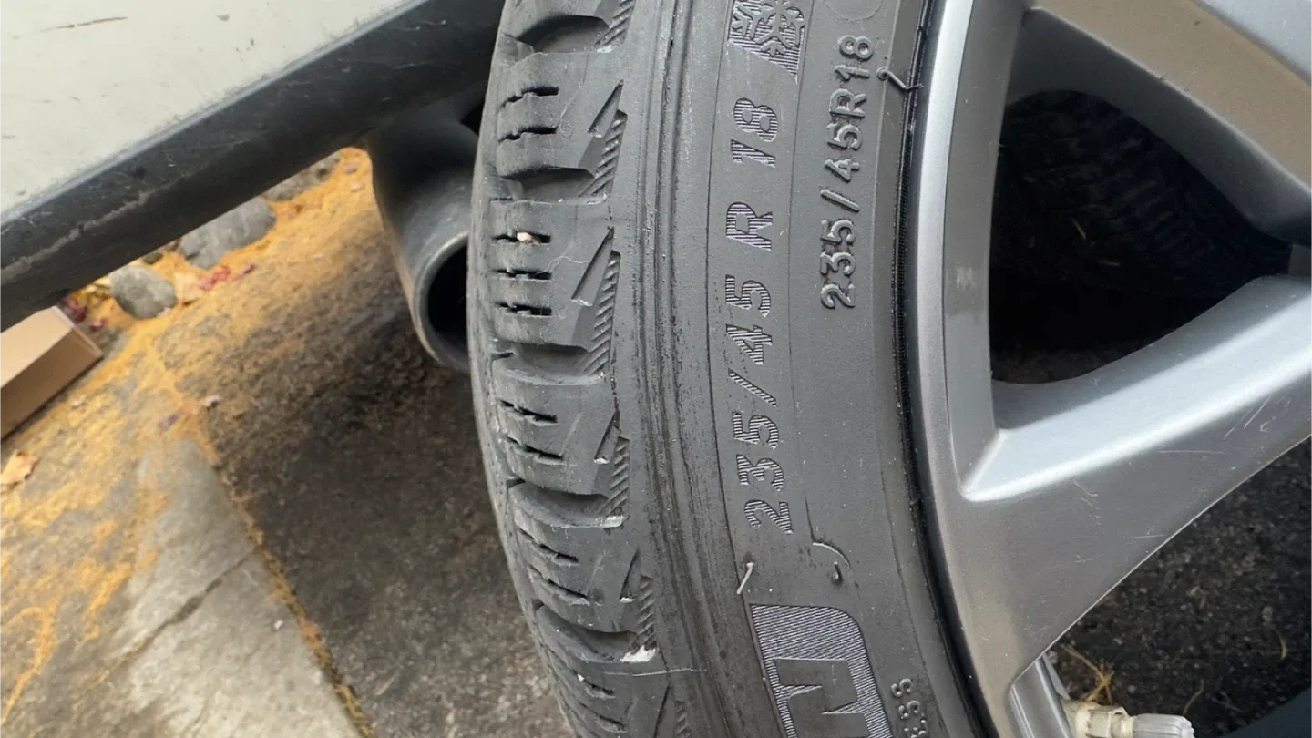 Michelin 235/45R18 Winter Tires on Rims image indicator(2)