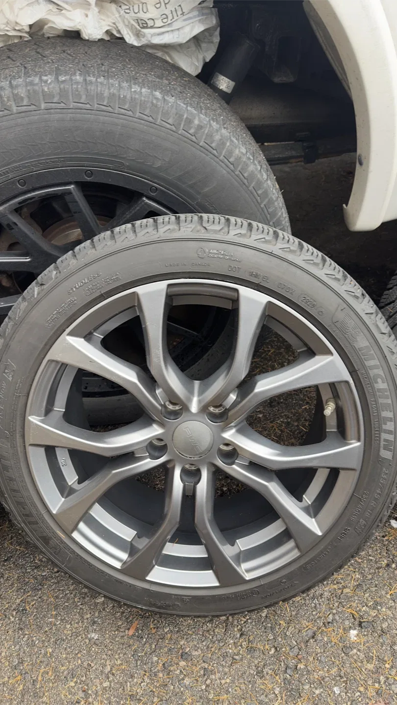 Michelin 235/45R18 Winter Tires on Rims image indicator(5)