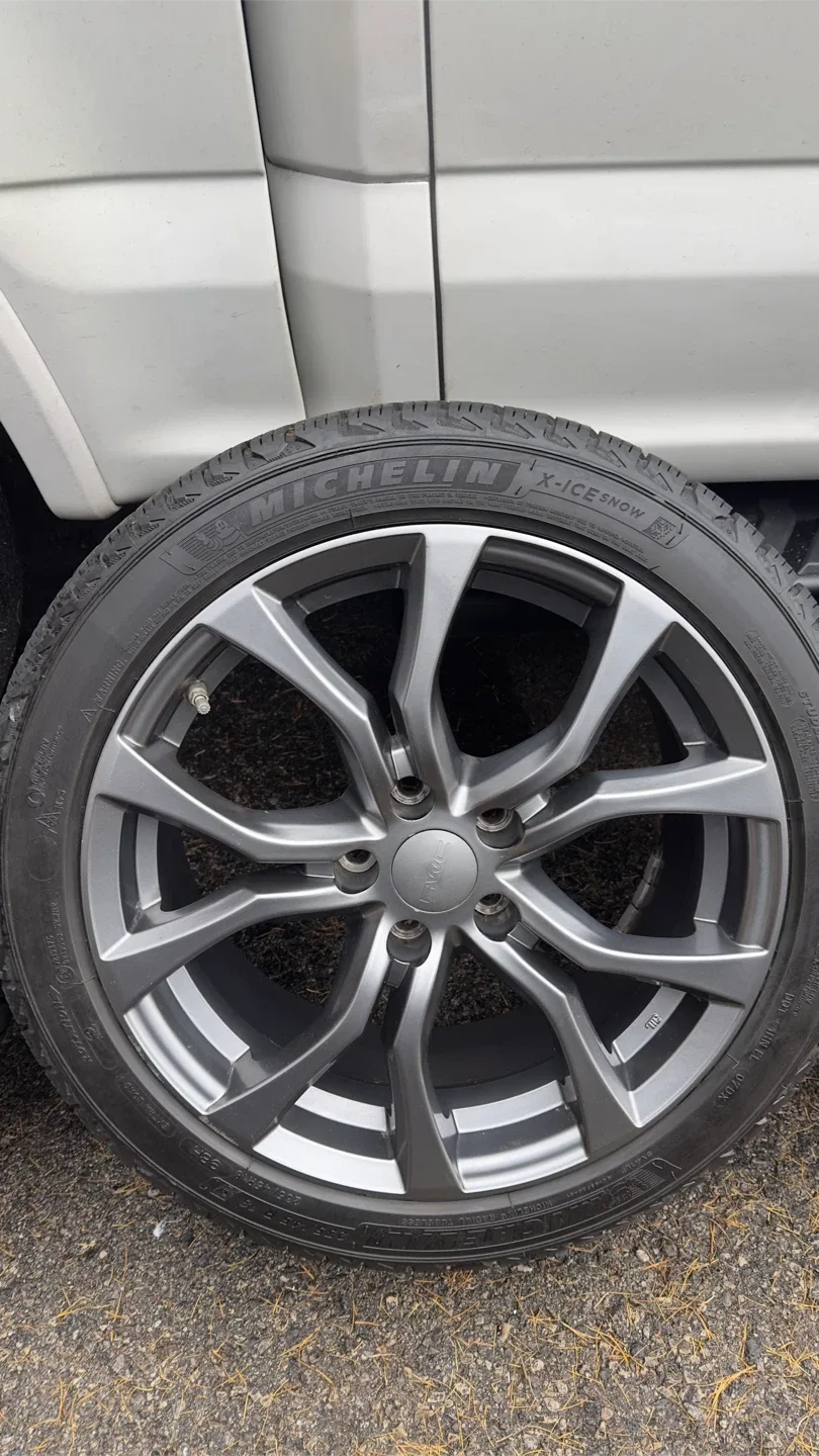 Michelin 235/45R18 Winter Tires on Rims image indicator(6)