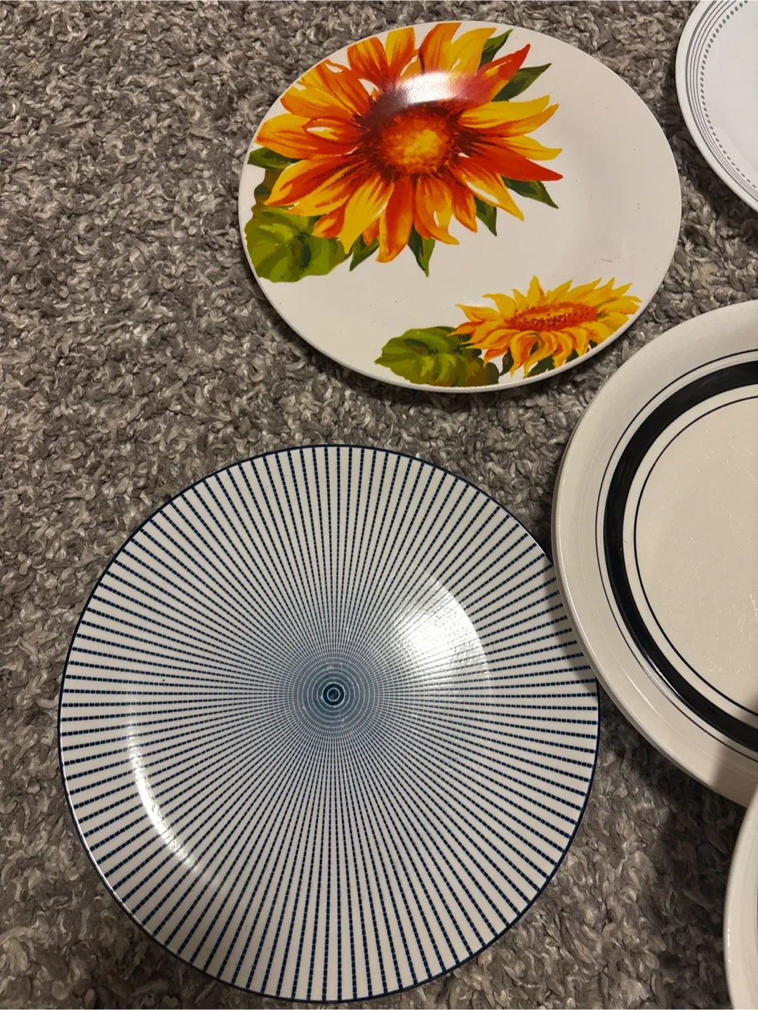 Assorted Decorative Plates image indicator(4)