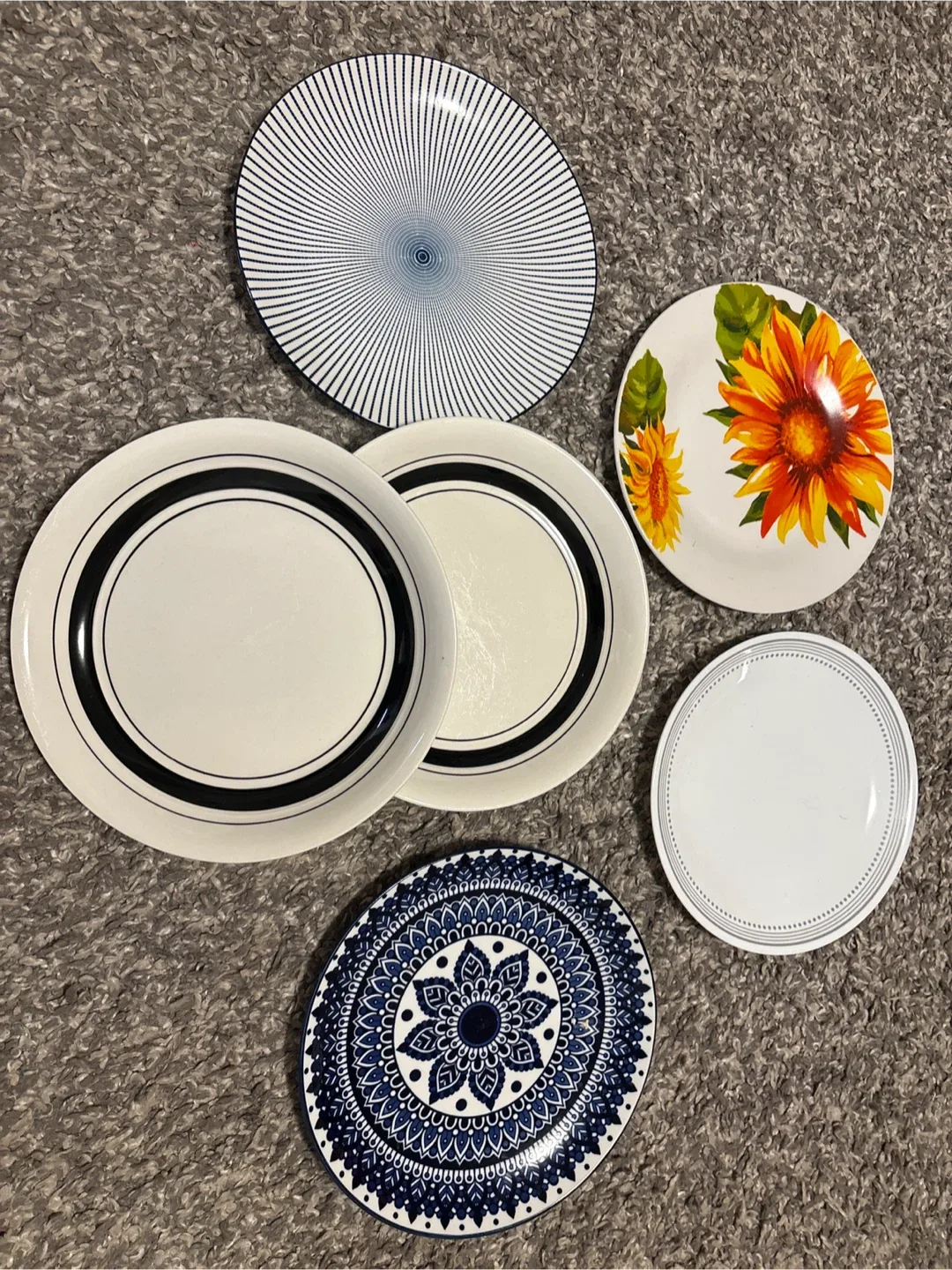 Assorted Decorative Plates image indicator(2)