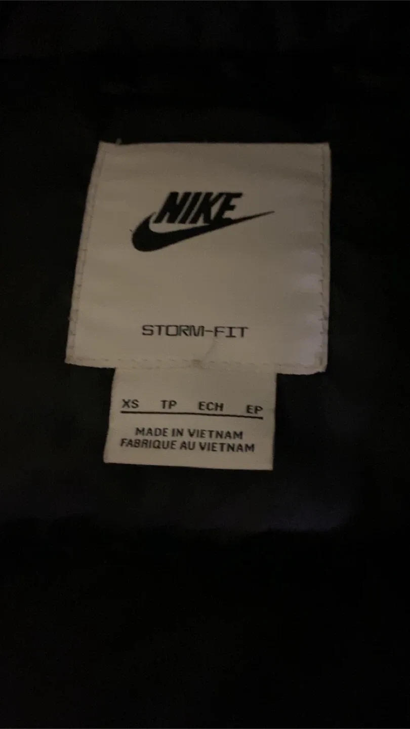 Nike Storm-FIT Puffer Jacket - Size XS image indicator(2)