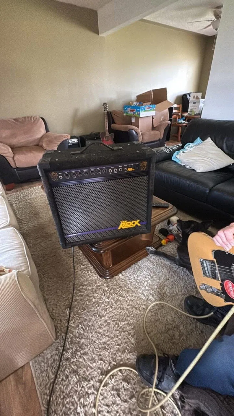 REXX RG40 Guitar Amplifier