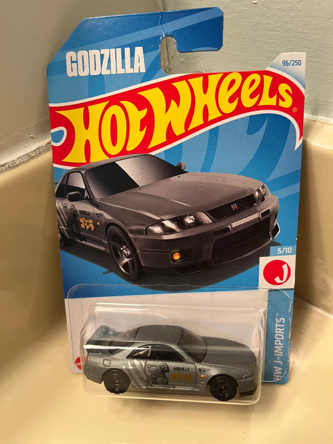 Hot Wheels Godzilla Nissan Skyline GT-R 96/250