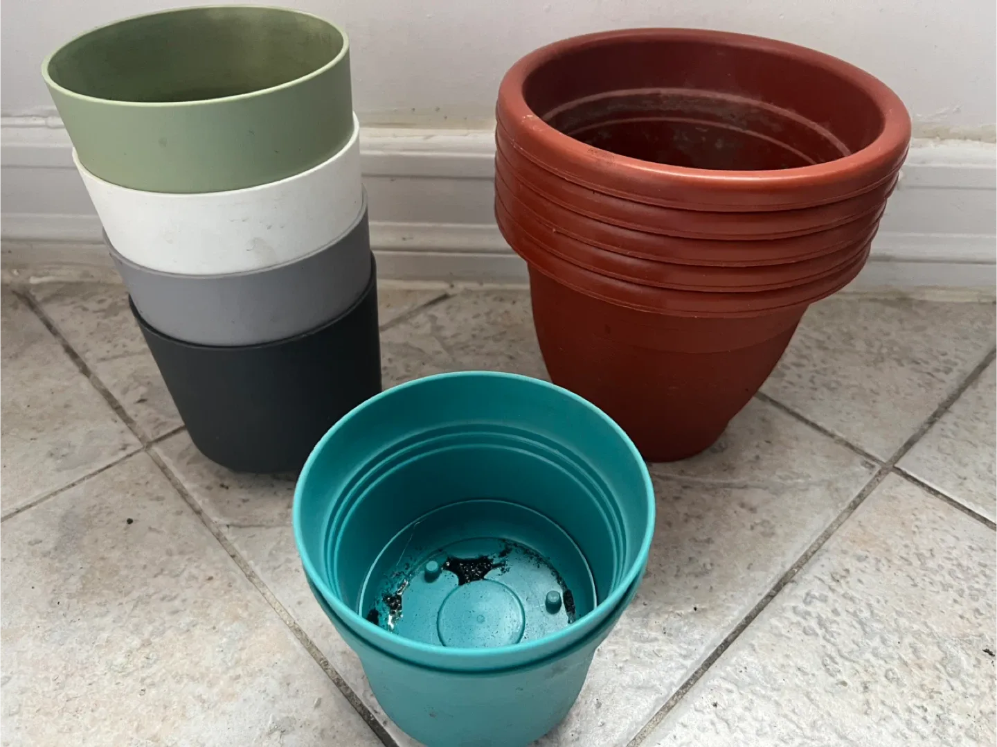 Used Assorted Plastic Flower Pots