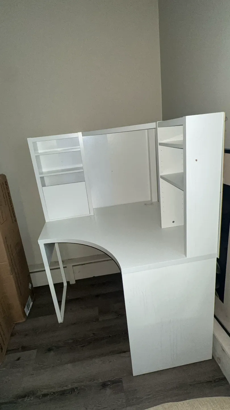 White Corner Desk with Shelves image indicator(2)