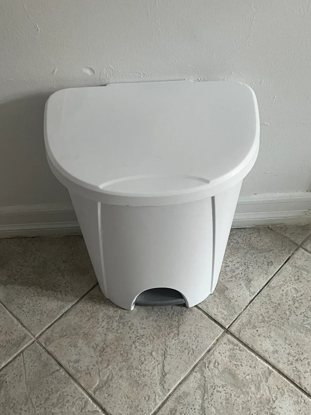 Sterilite StepOn White Trash Can - 6.6 Gal
