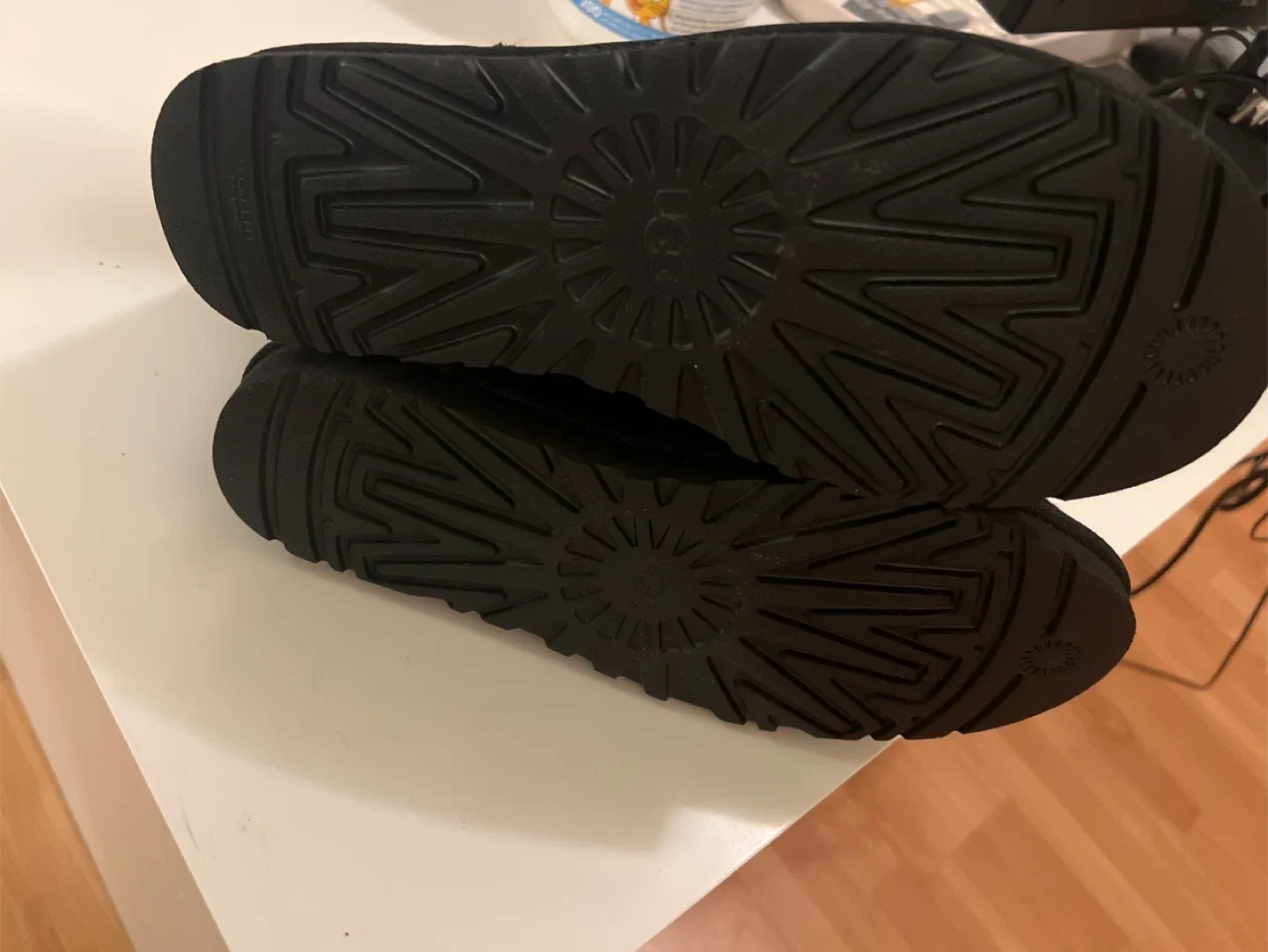 UGG  boot Black Mini Boots - Women's Size 8 image indicator(5)