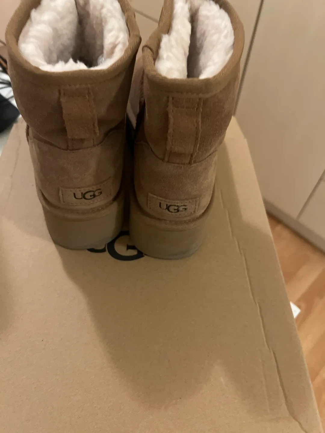 UGG boot Classic Mini Platform Boot - Chestnut, Size 8 thumbnail