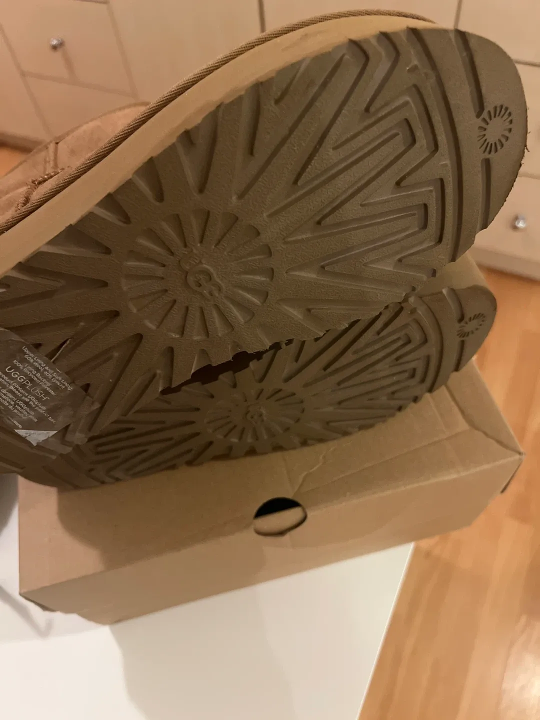 UGG boot Classic Mini Platform Boot - Chestnut, Size 8 image indicator(4)