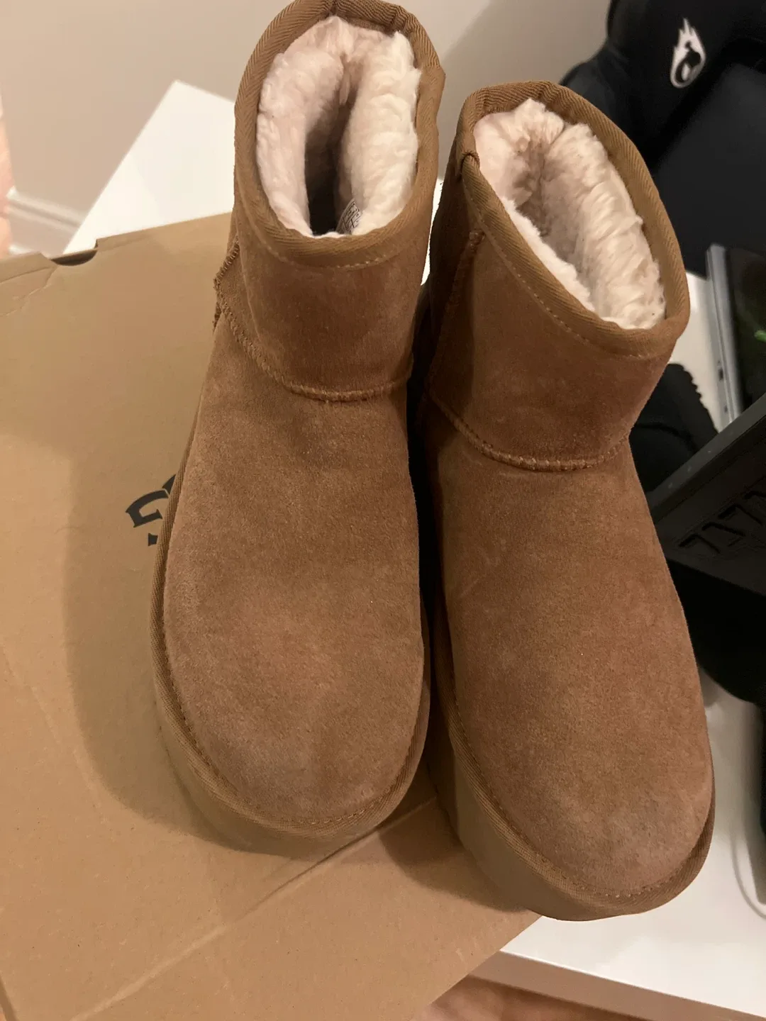 UGG boot Classic Mini Platform Boot - Chestnut, Size 8 image indicator(2)