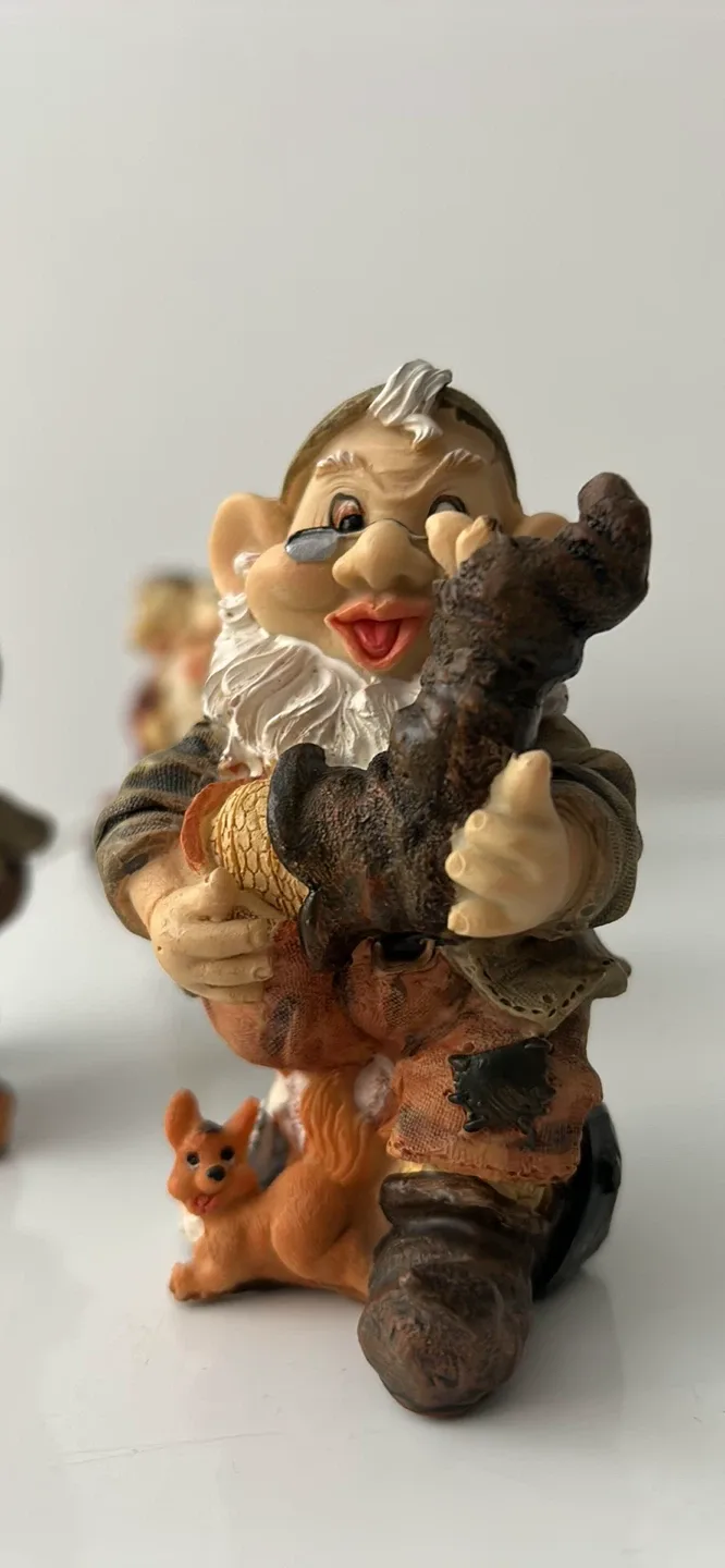 Snow White Dwarfs Figurine Set image indicator(4)