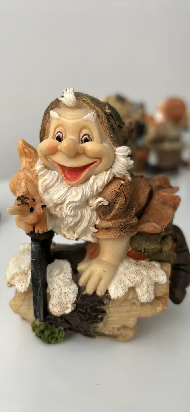 Snow White Dwarfs Figurine Set image indicator(9)