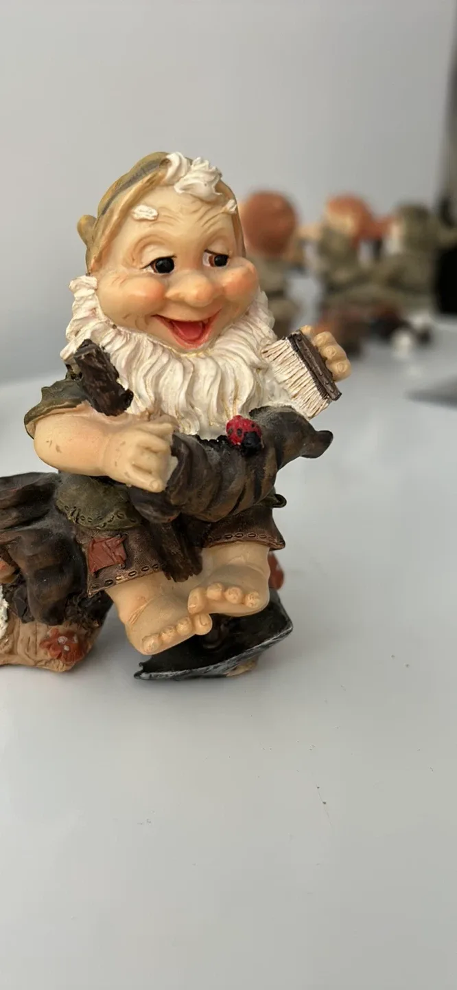 Snow White Dwarfs Figurine Set image indicator(10)