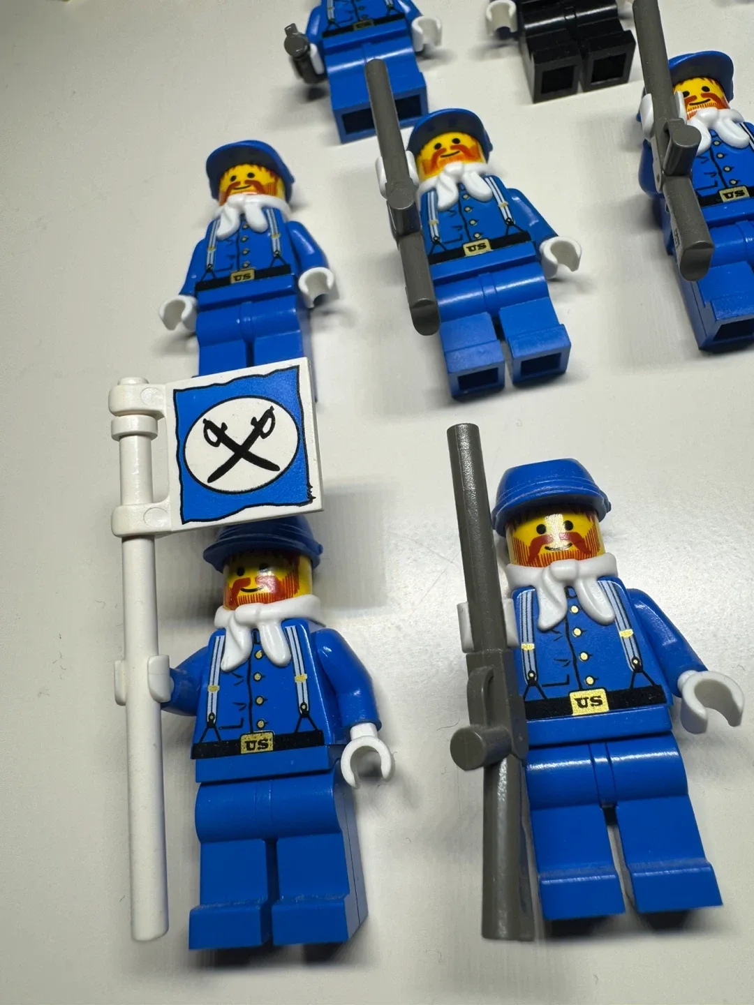 LEGO classic Soldiers Minifigure Lot image indicator(2)