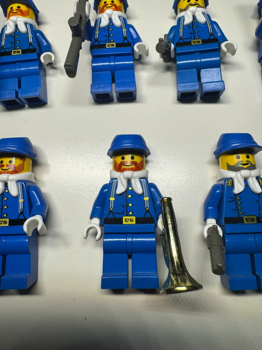 LEGO classic Soldiers Minifigure Lot image indicator(3)