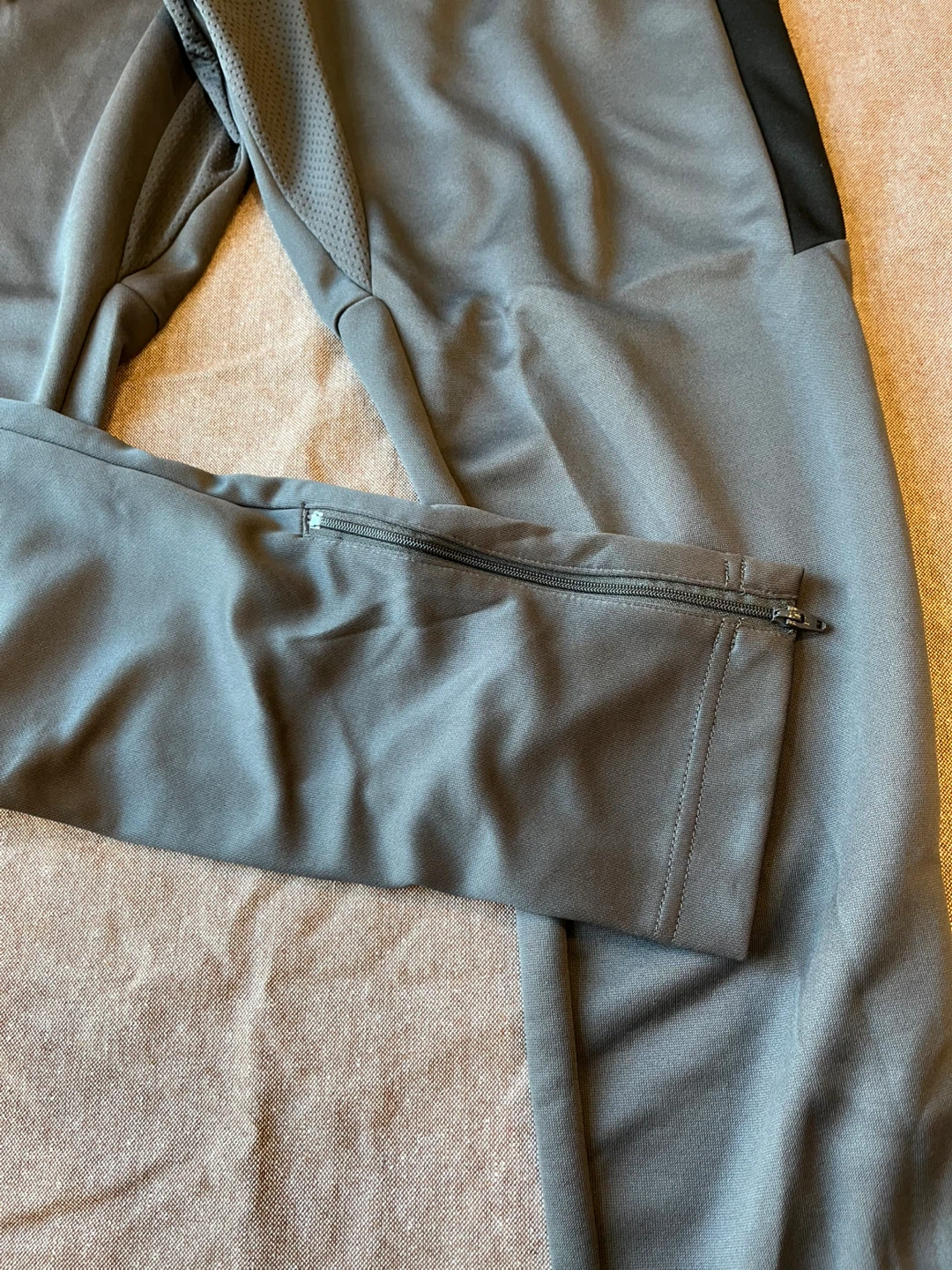 Puma Gray Moisture Management Pants, New - photo 2