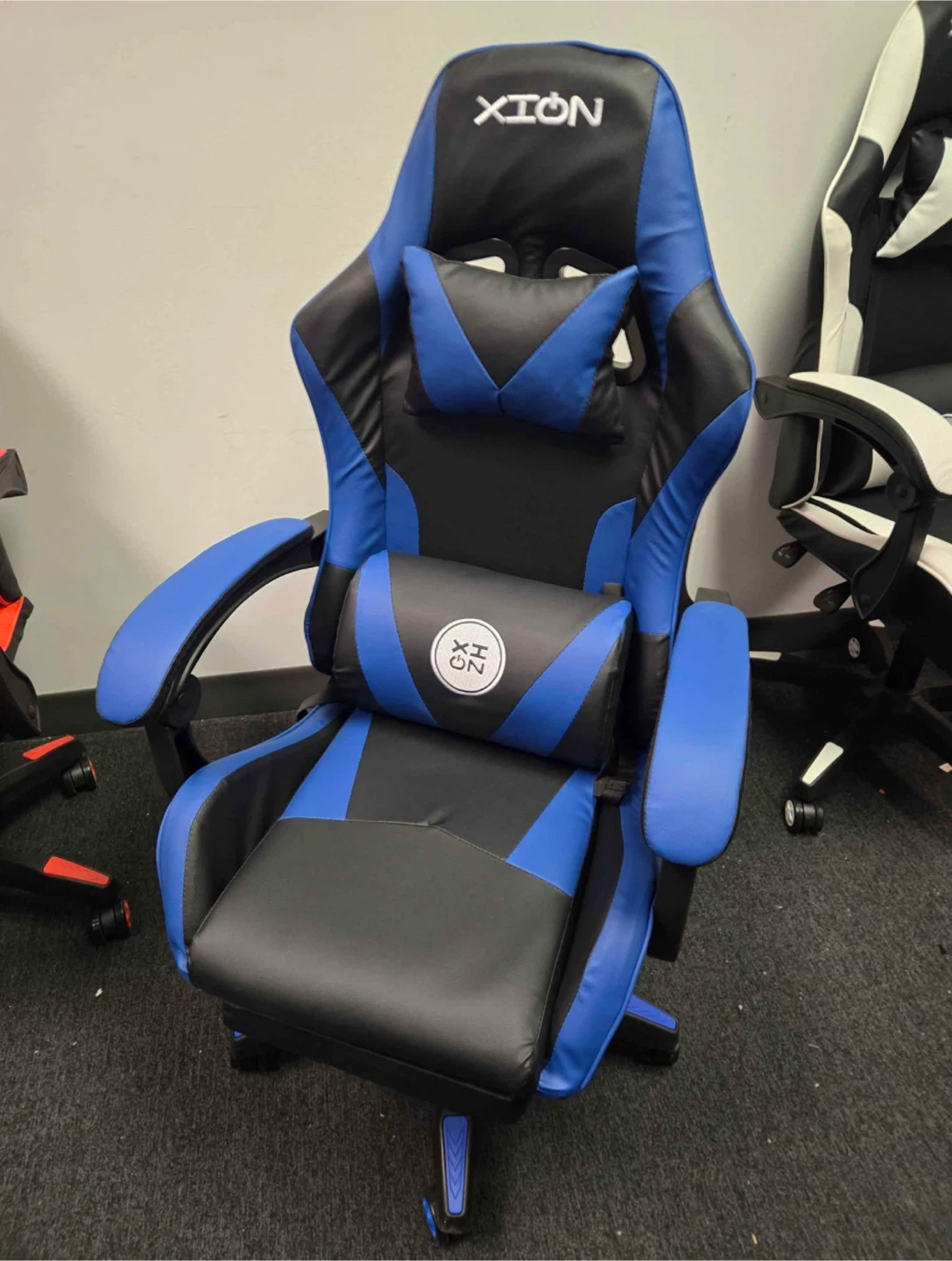 Brand New Gaming Chair With Footrest - photo 4
