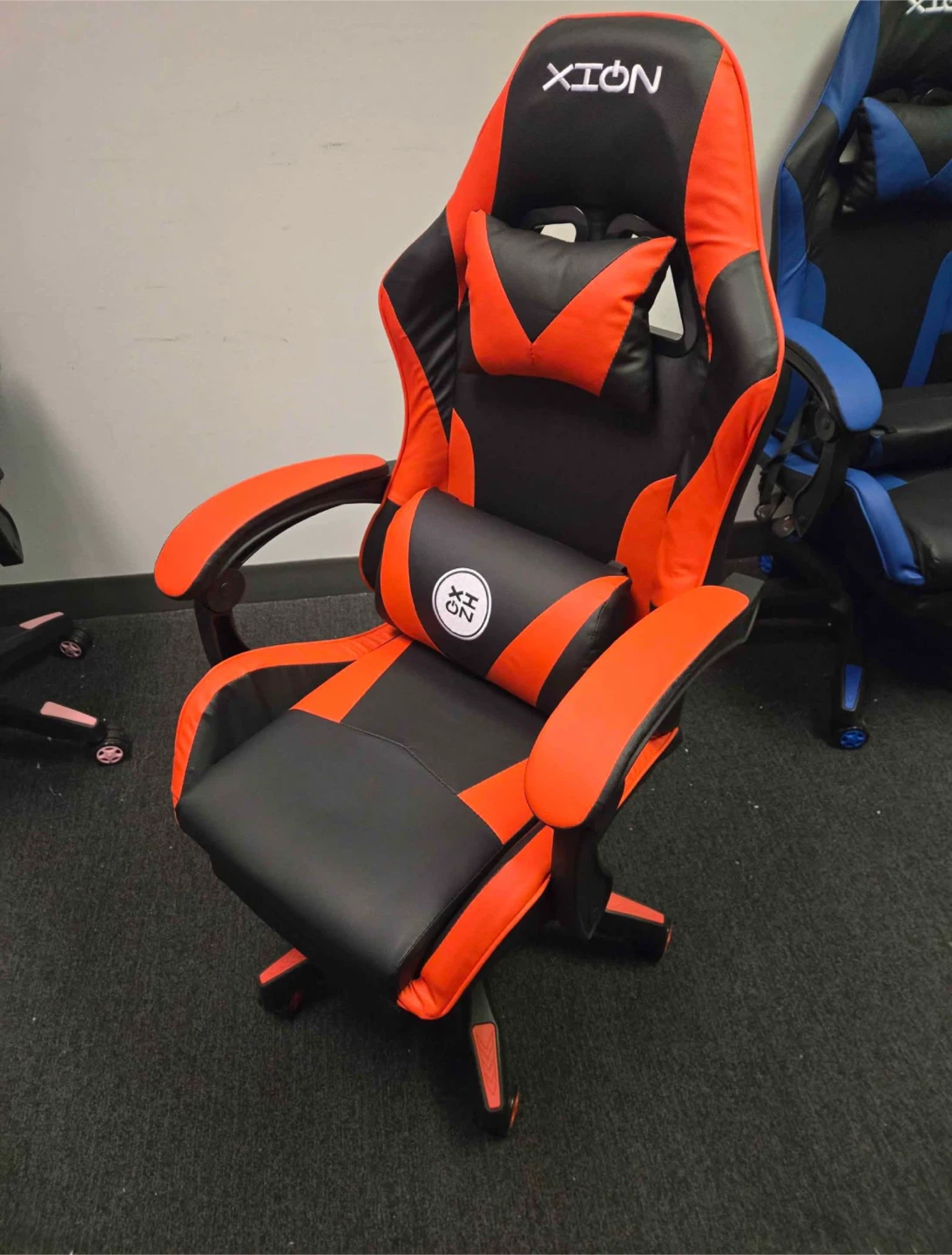 Brand New Gaming Chair With Footrest - photo 2
