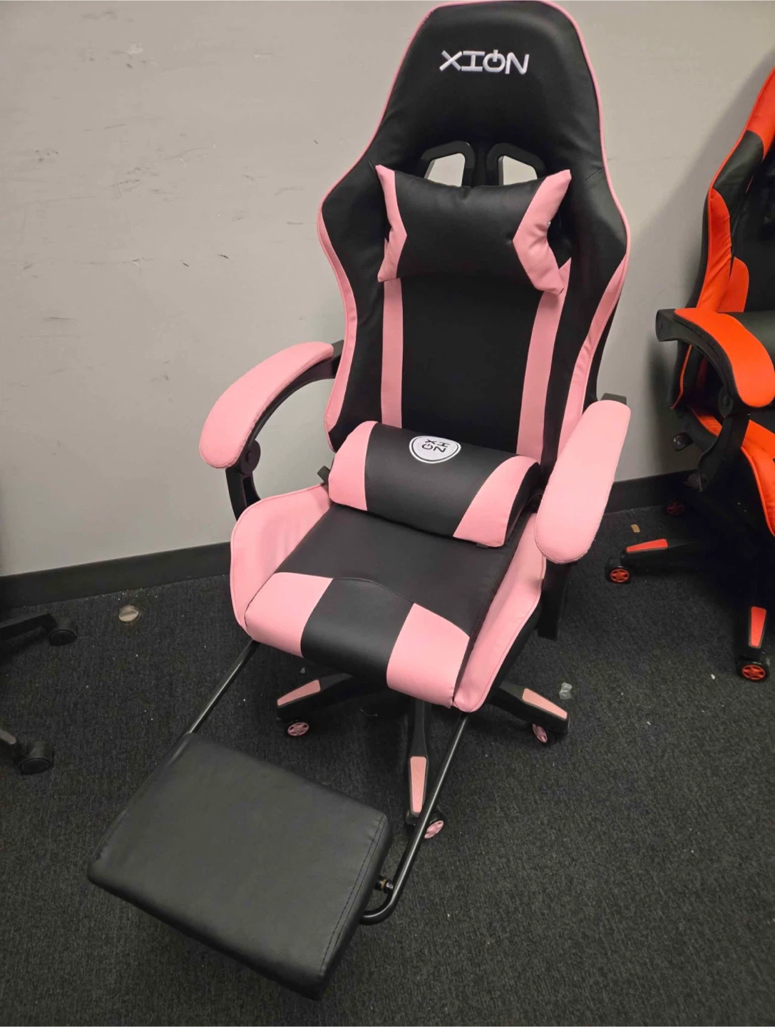 Brand New Gaming Chair With Footrest - photo 5
