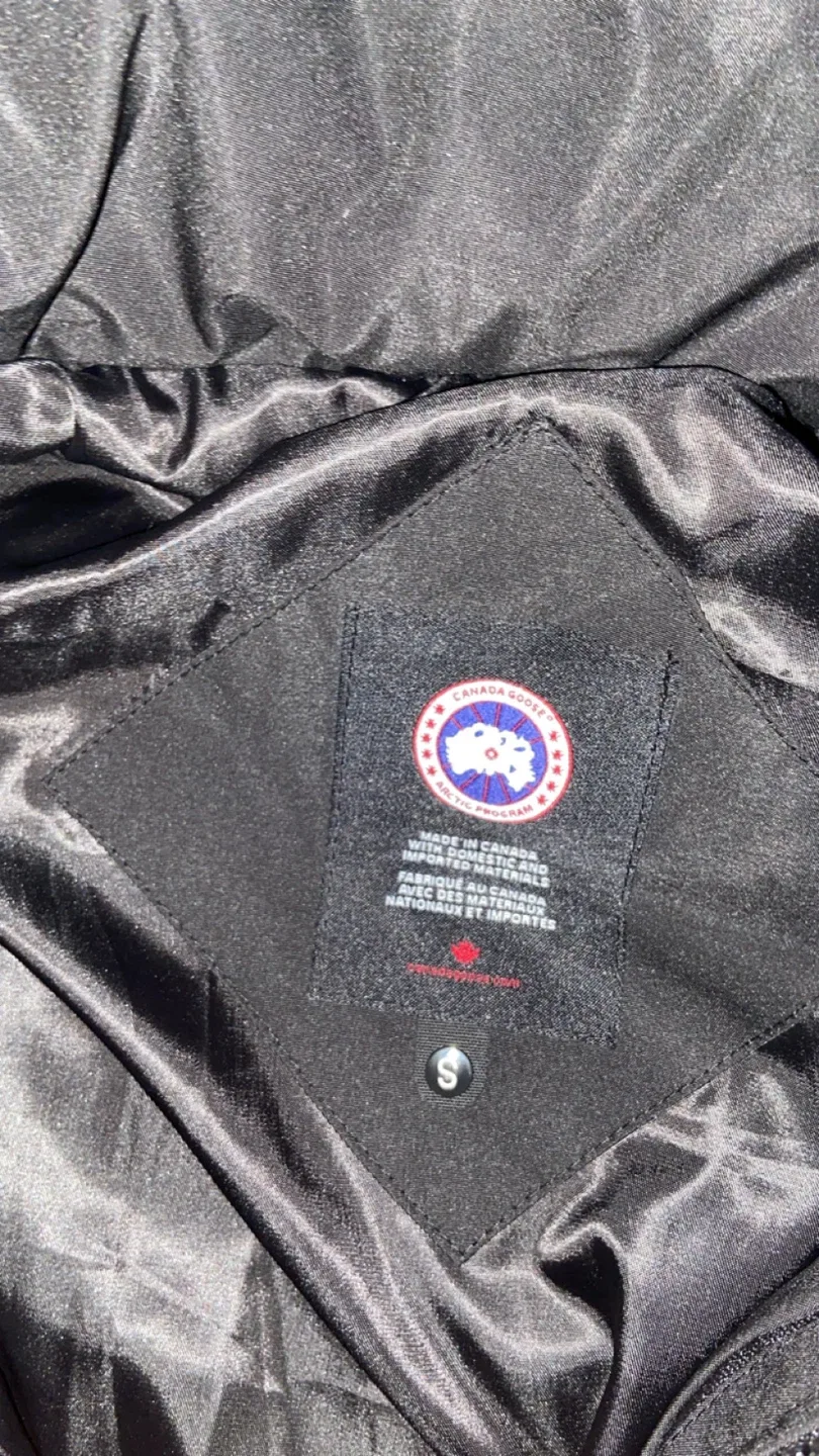 ‼️Canada Goose Wyndham- Size S‼️ image indicator(4)