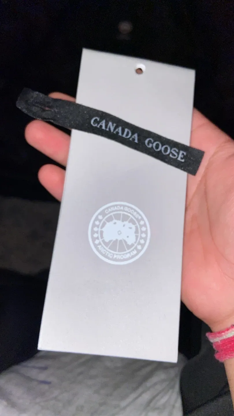 ‼️Canada Goose Wyndham- Size S‼️ image indicator(5)