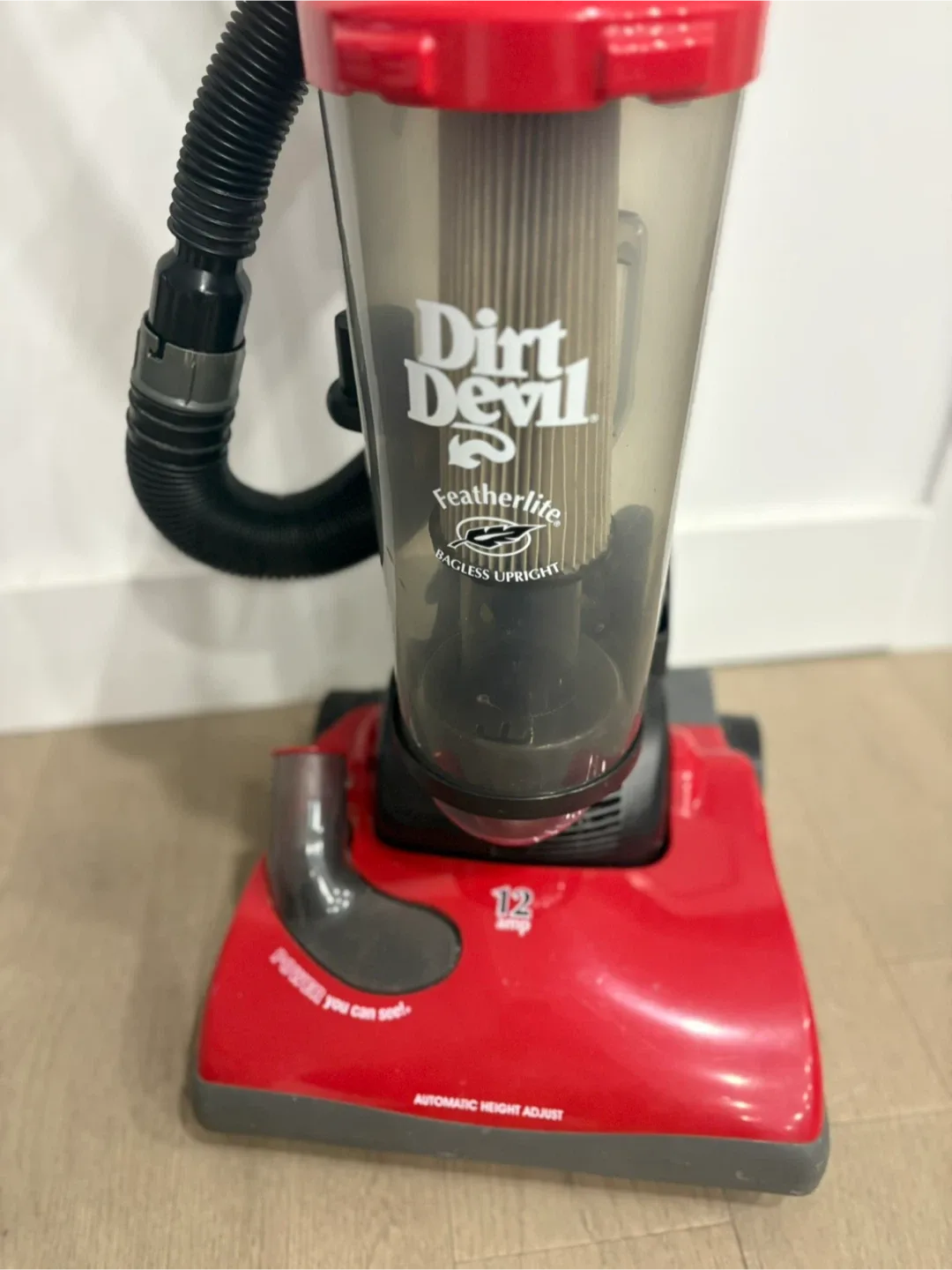 Dirt Devil Featherlite Bagless Upright Vacuum - Red image indicator(2)