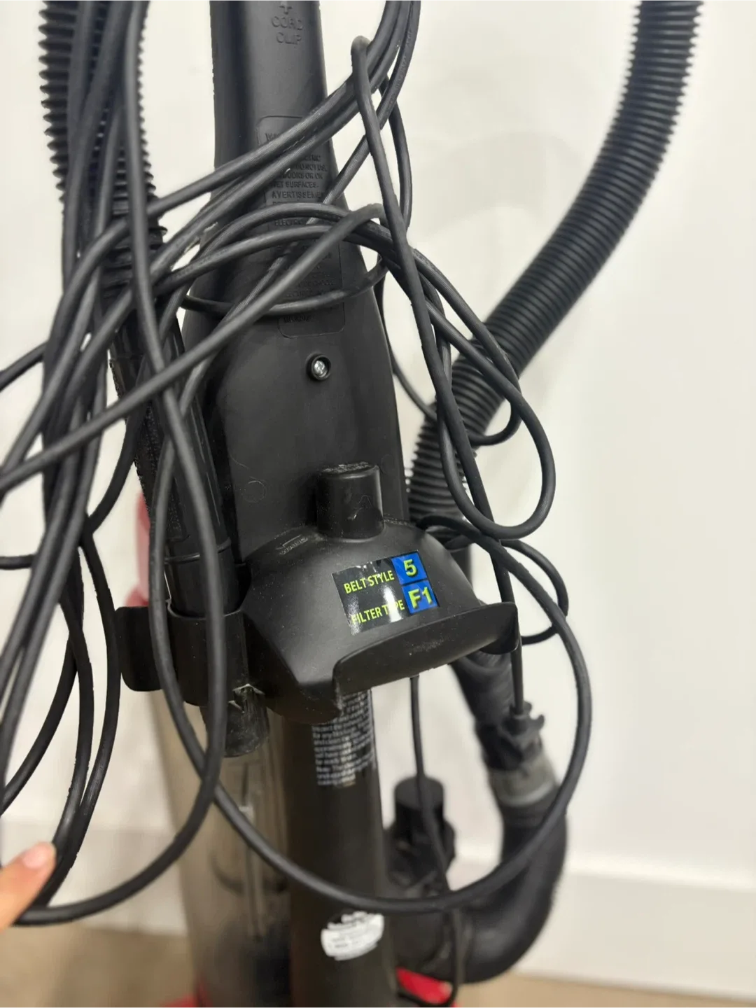 Dirt Devil Featherlite Bagless Upright Vacuum - Red image indicator(6)