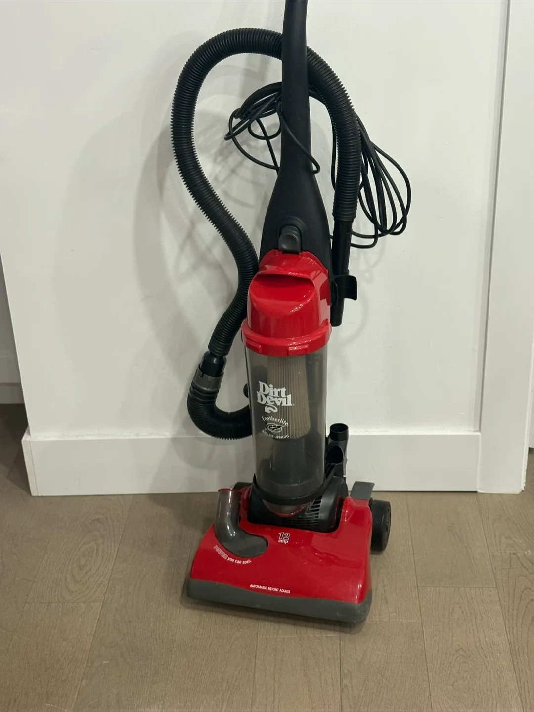 Dirt Devil Featherlite Bagless Upright Vacuum - Red image indicator(5)