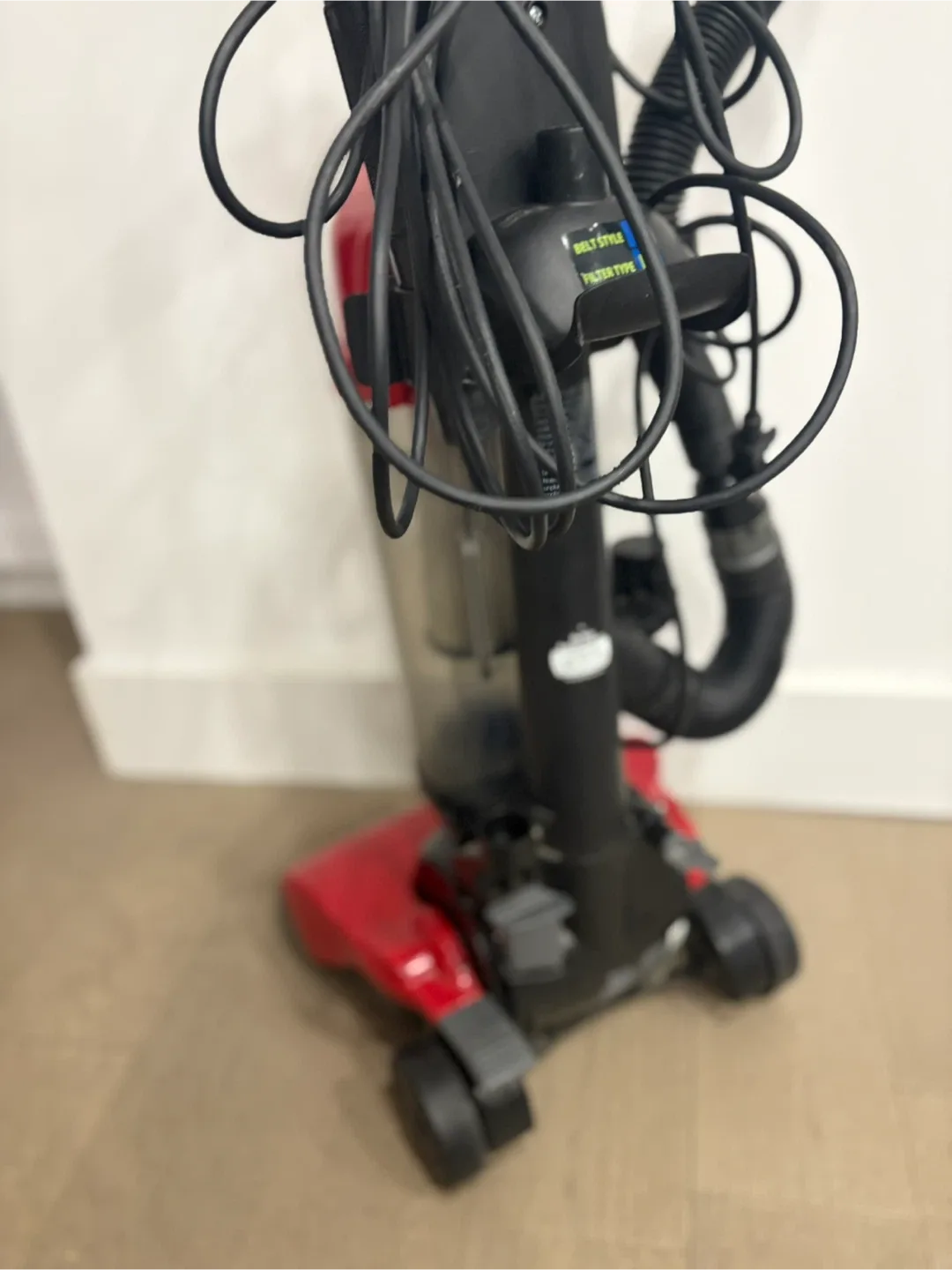 Dirt Devil Featherlite Bagless Upright Vacuum - Red image indicator(7)