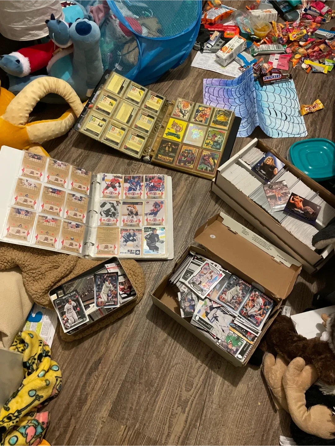 Mixed Sports & Comic Trading Card Lot image indicator(10)